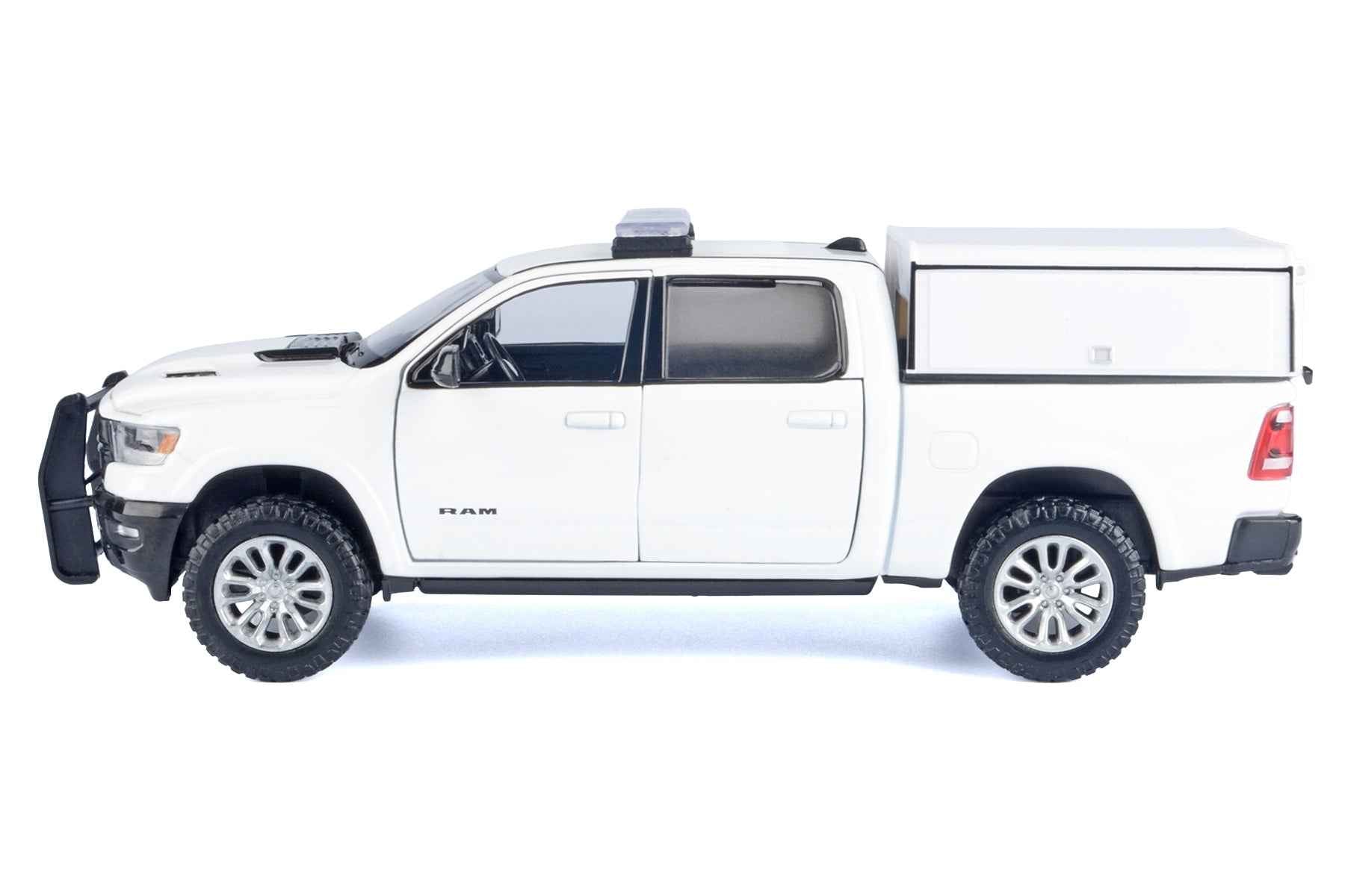 2019 RAM 1500 Laramie Crew Cab Pickup Truck with Truck Bed Camper White "Custom Builder's Kit" Series 1/27 Diecast Model Car by Motormax