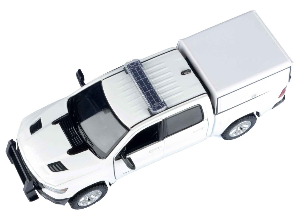 2019 RAM 1500 Laramie Crew Cab Pickup Truck with Truck Bed Camper White "Custom Builder's Kit" Series 1/27 Diecast Model Car by Motormax
