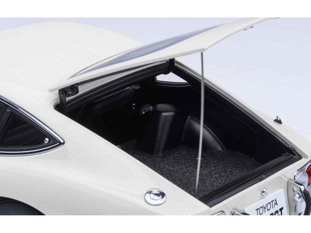 1967 Toyota 2000GT RHD (Right Hand Drive) White 1/18 Model Car by Autoart