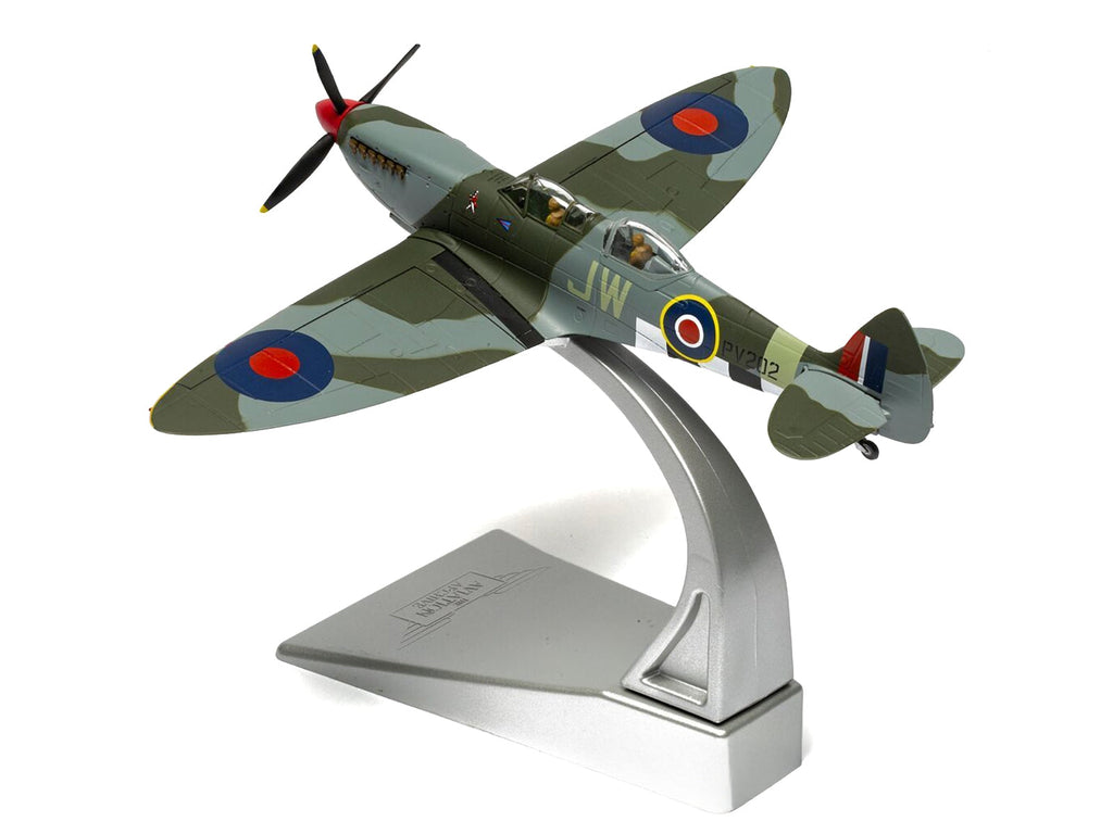 Supermarine Spitfire T.9 Aircraft "PV202 Aerial Collective at Duxford Airfield" British Royal Air Force "The Aviation Archive" Series 1/72 Diecast Model by Corgi