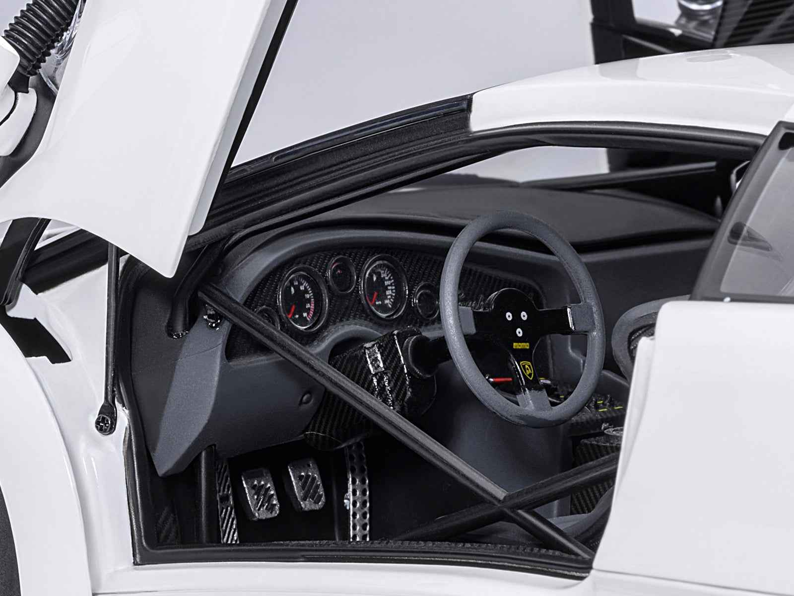 Lamborghini Diablo GTR Impact White 1/18 Model Car by Autoart