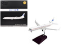Boeing 737-900ER Commercial Aircraft with Flaps Down "Continental Airlines - United Airlines" (N75435) White with Red and Blue Stripes "Gemini 200" Series 1/200 Diecast Model Airplane by GeminiJets