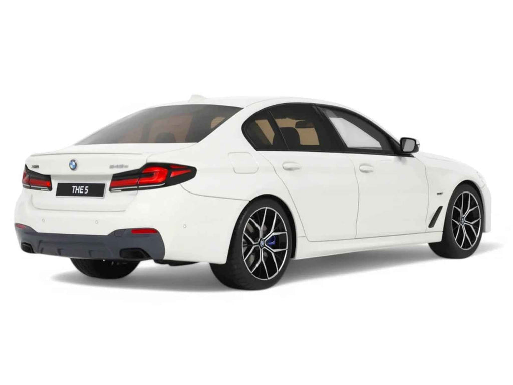2023 BMW 545e xDrive M Sport Alpine White 1/18 Model Car by GT Spirit