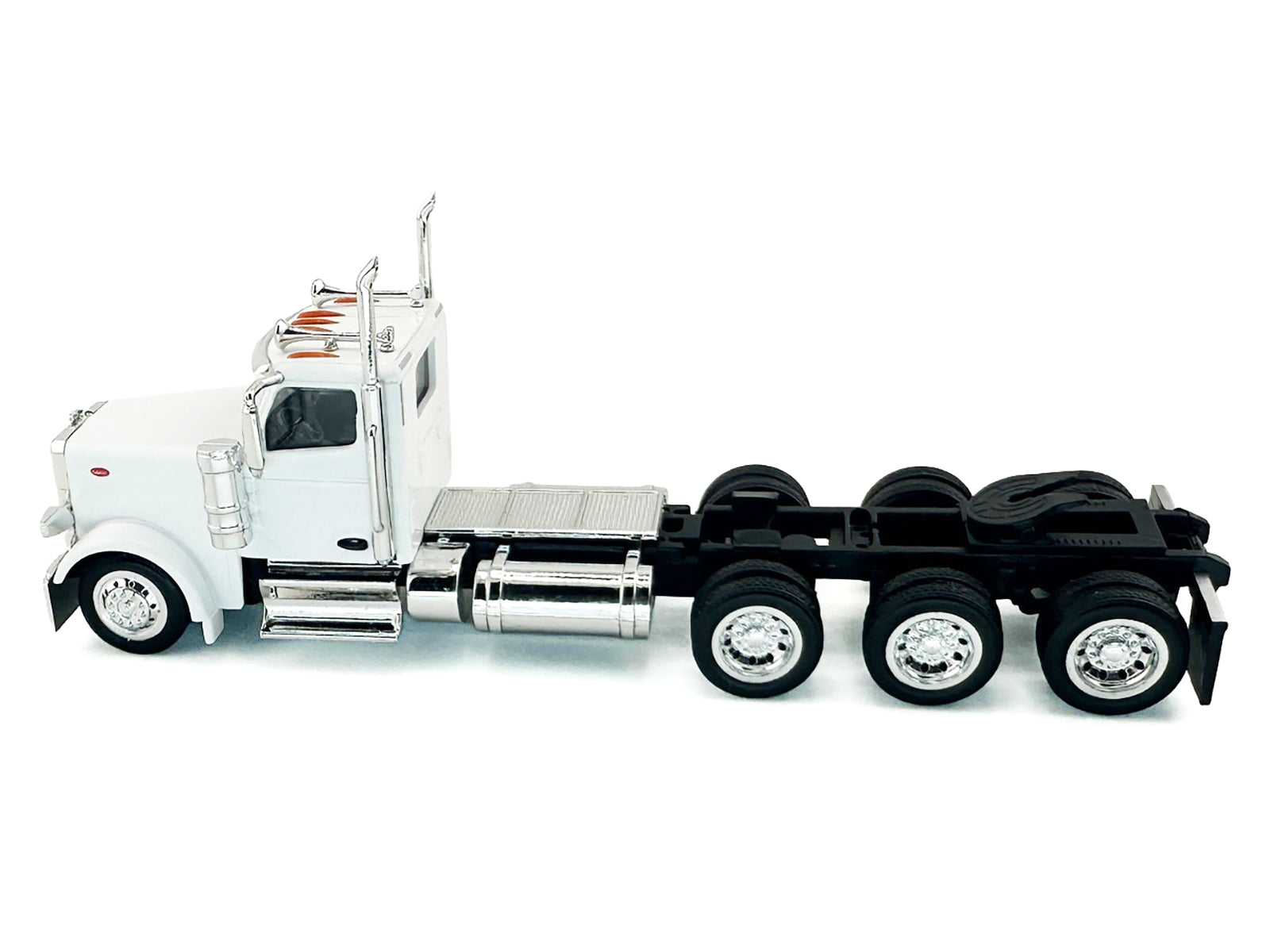 Peterbilt 589 3-Axel Day Cab White 1/87 (HO) Plastic Model Car by HO Logistics